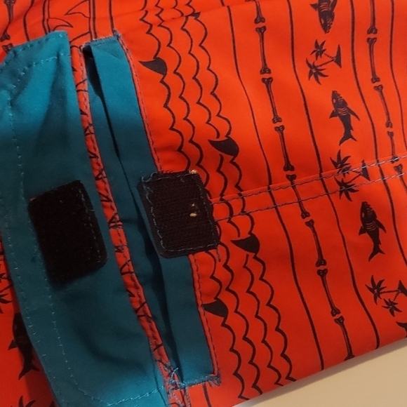 Carbon Shark Red And Teal Board Shorts Size 32 Unlined Side Pocket - Picture 8 of 9